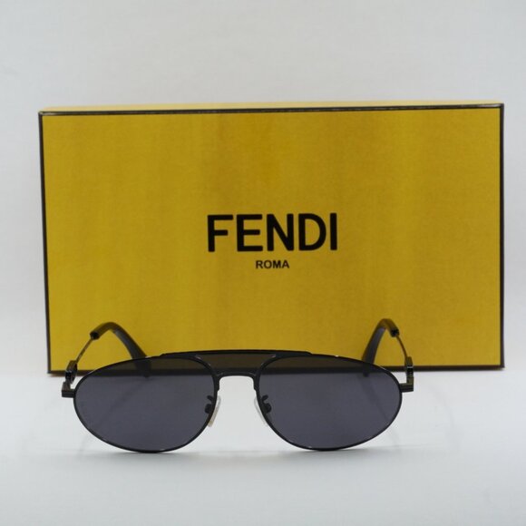 Fendi FE40072U-Y 01A Aviator Sunglasses - Black with Chain / Grey main image 5